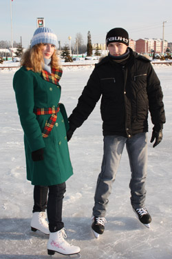 Стоят морозные деньки. Берём коньки