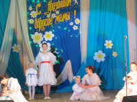 Дарите мамам цветы и улыбки