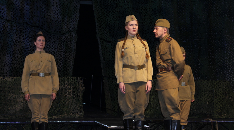 На сцэне Палаца культуры г. Новалукомля адбыўся паказ спектакля “Не пакідай мяне…”