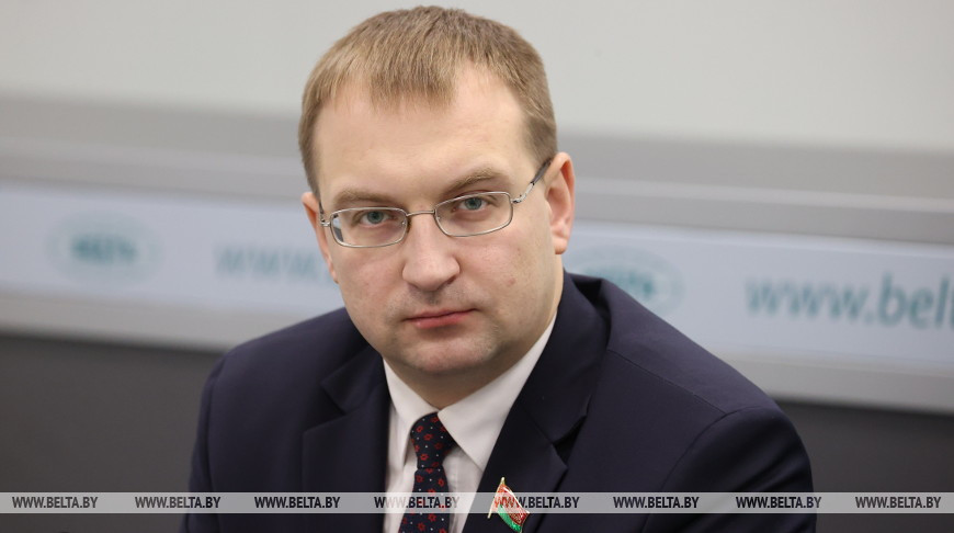 Клишевич: изменения в Конституцию не предусматривают ломки политической системы