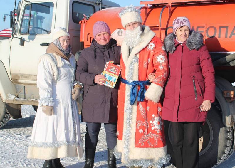В праздничные дни принимали поздравления и труженики села(+ФОТО)