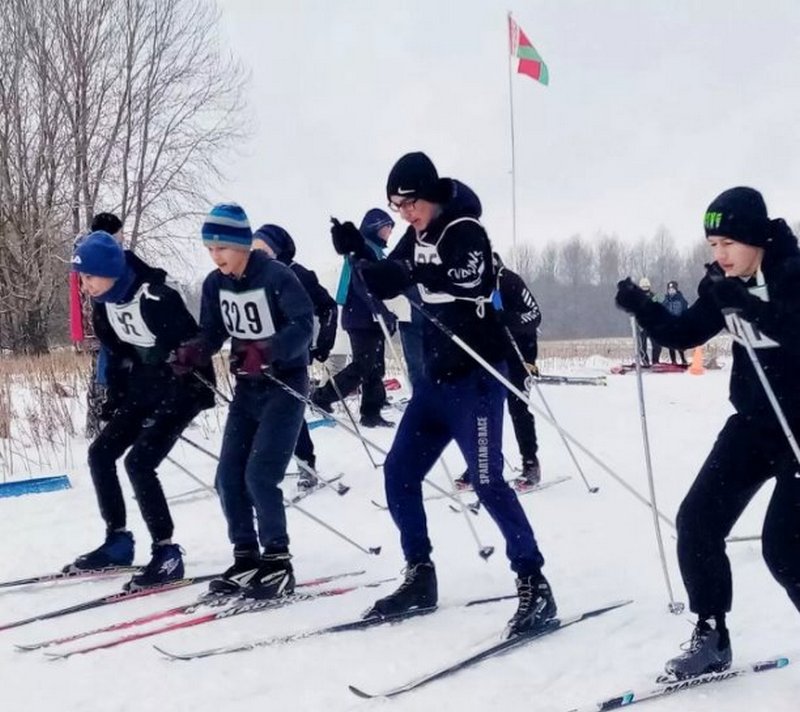 Фотофакт. На Чашниччине проходят районные соревнования среди детей и подростков по биатлону “Снежный снайпер”