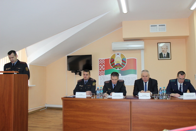 ФОТОФАКТ. В Чашникском РОВД с участием председателя районного исполнительного комитета Леонида Плешко обсуждают проект изменений и дополнений Конституции Республики Беларусь