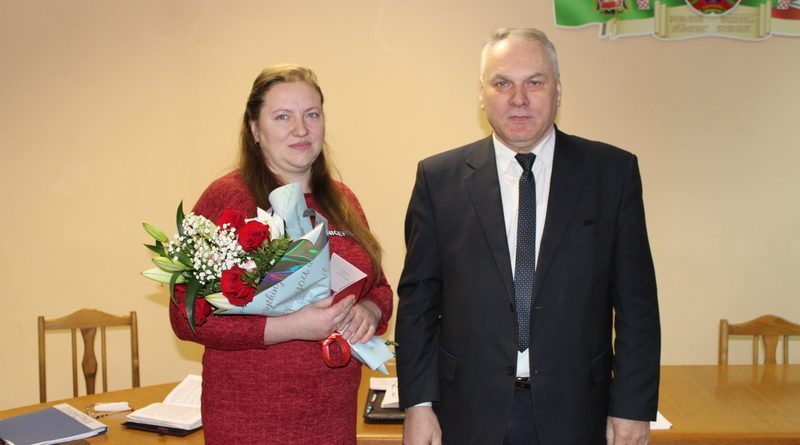 Фотофакт: председатель Чашникского райисполкома вручил орден Матери Татьяне Анатольевне Зайцевой