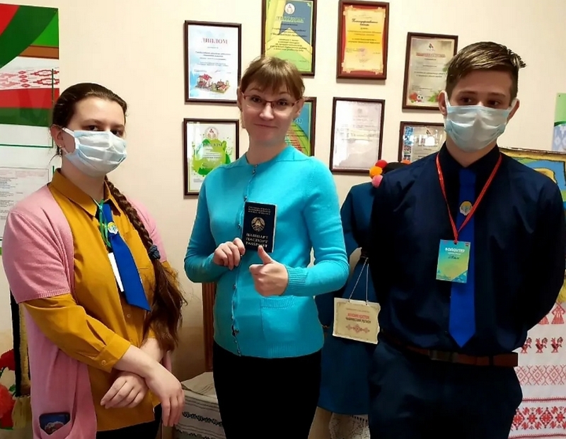 Фотофакт: молодежь Чашниччины принимает участие в важном историческом событии для нашего государства??