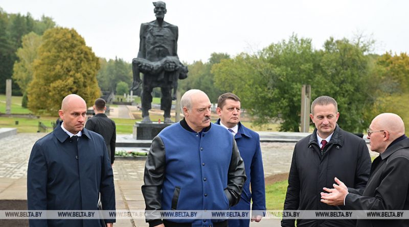 Лукашенко в «Хатыни»: надо беречь свое, чтобы не быть сожженными в этих сараях