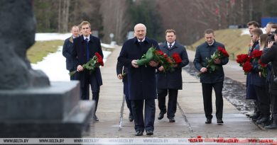 Лукашенко: трагедия Хатыни навечно выбита в камне и в сердце белорусского народа