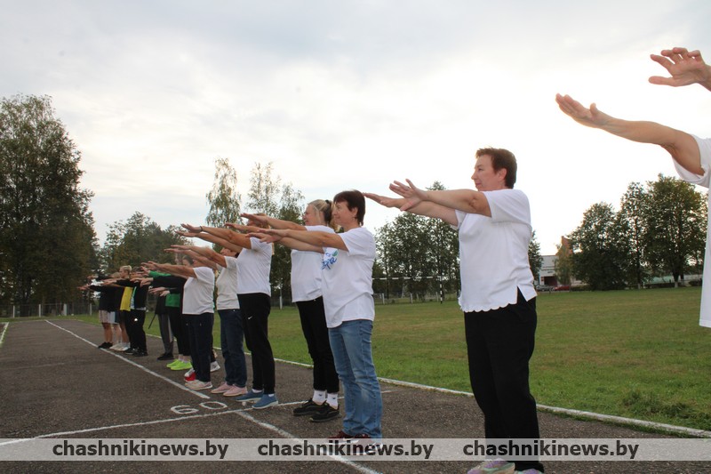 В городе энергетиков прошла совместная зарядка волонтеров «серебряного» возраста и ребят из СШ № 1 г. Новолукомля им. Ф.Ф. Дубровского