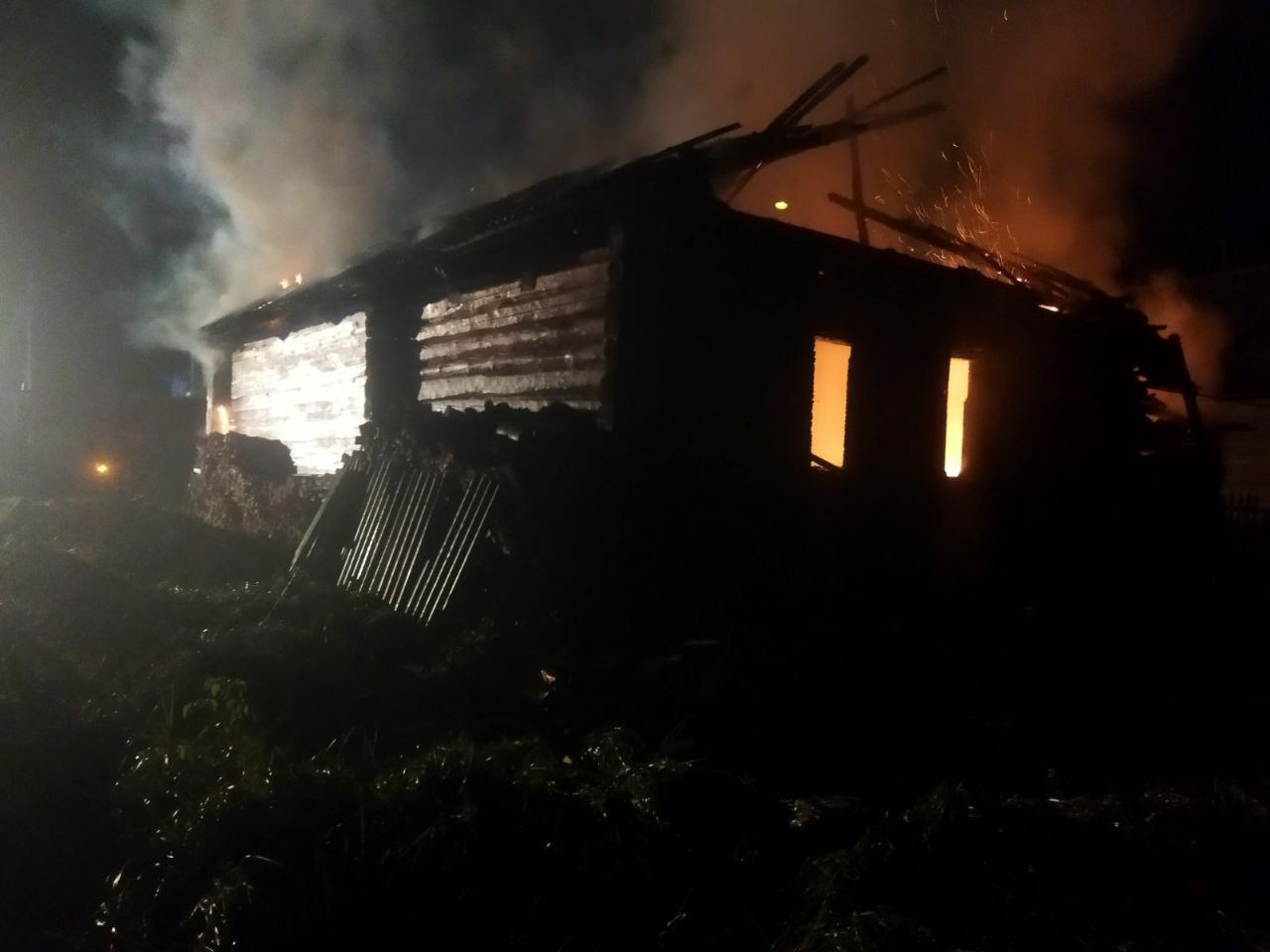 Пожар, причиной которого стало нарушение правил эксплуатации печного отопления, произошел в Чашниках