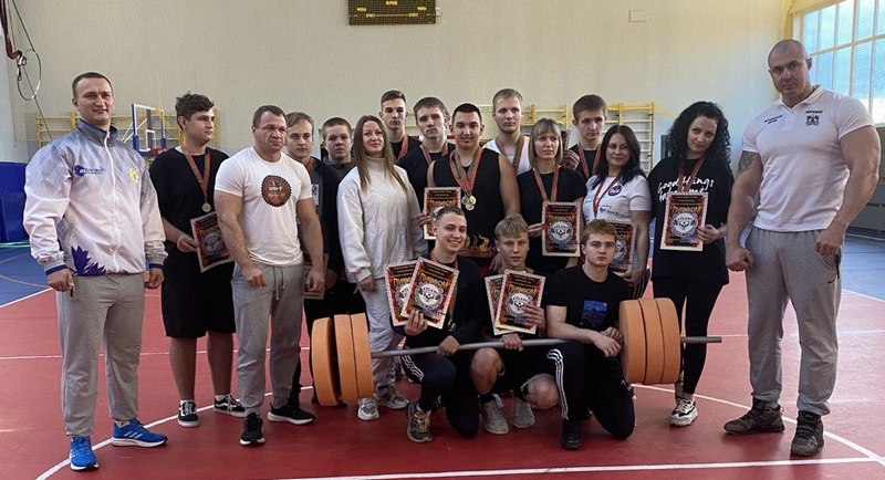 В Чашниках прошли вторые соревнования по классическому и строгому подъему на бицепс