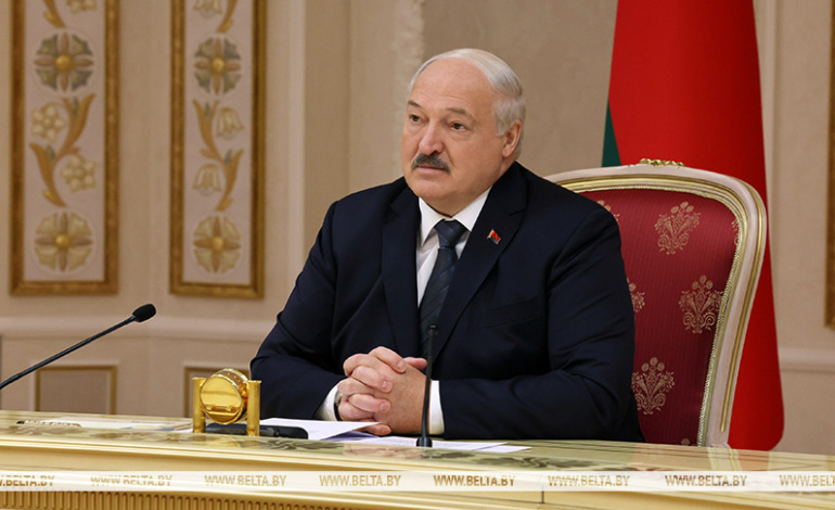 Миллионы – за, Лукашенко-мотиватор, настольная книга и жара на льду. Итоги недели Президента