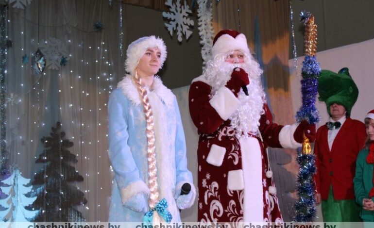 Фотофакт. В Чашникском РЦКиНТ прошел новогодний спектакль “В ожидании чуда”