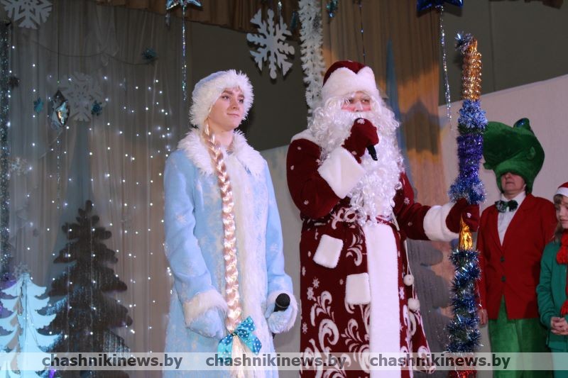 Фотофакт. В Чашникском РЦКиНТ прошел новогодний спектакль “В ожидании чуда”