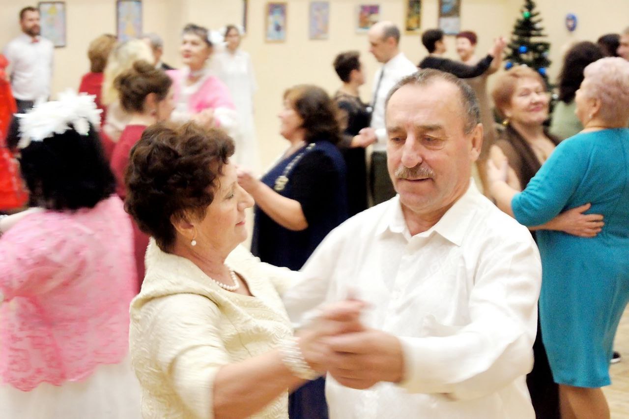 Межпоколенческий бал для пожилых граждан прошел в Новолукомле
