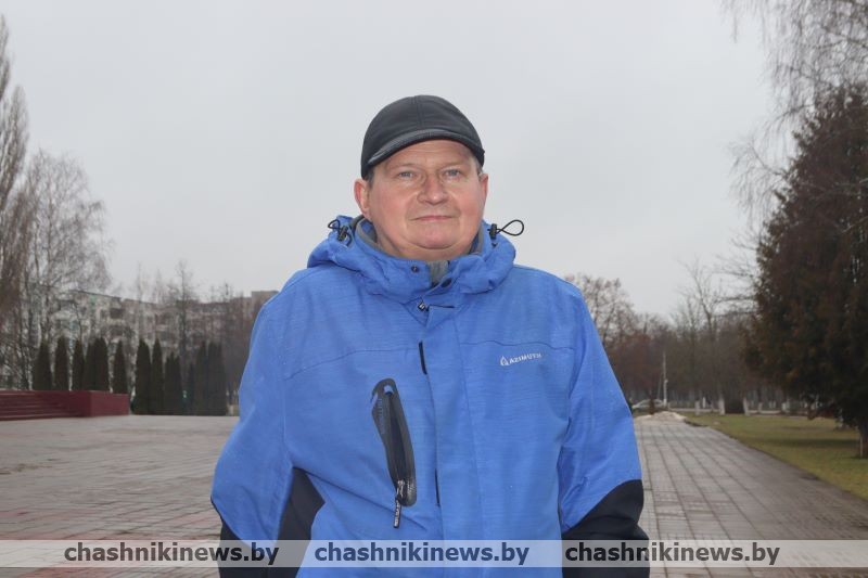 Ефремов Сергей, житель Новолукомля, пришел на участок и проголосовал досрочно