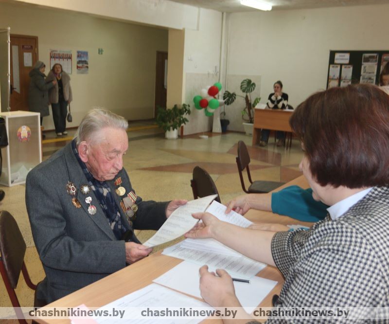 Ветеран Великой Отечественной войны Леонид Плют проголосовал за мирную и процветающую Беларусь