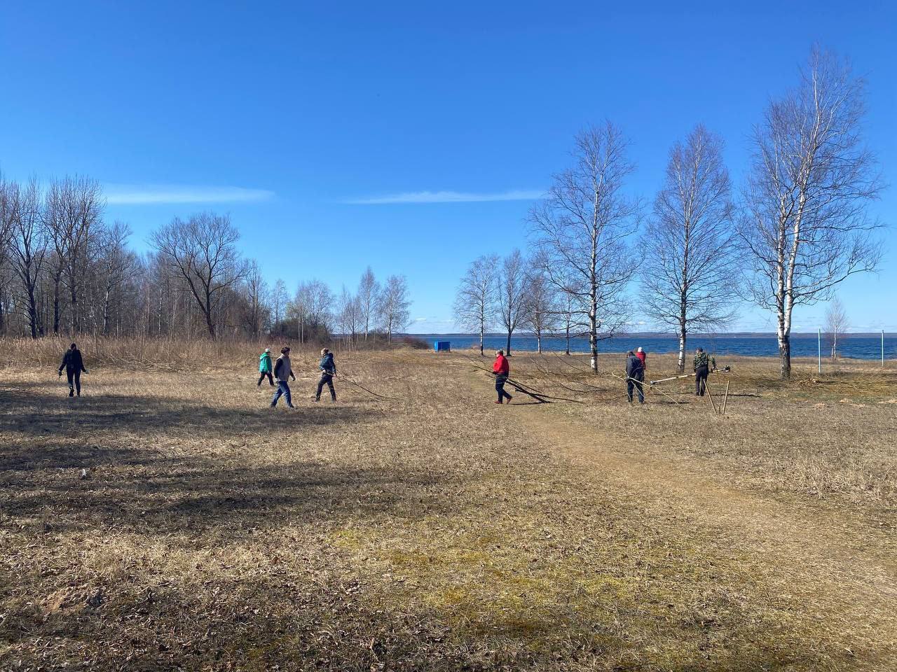 В Новолукомле активно проводятся работы по подготовке пляжа к купальному сезону