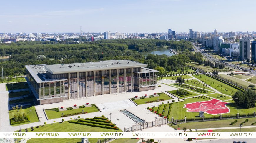 Лукашенко поздравил зарубежных лидеров с 80-й годовщиной Великой Победы