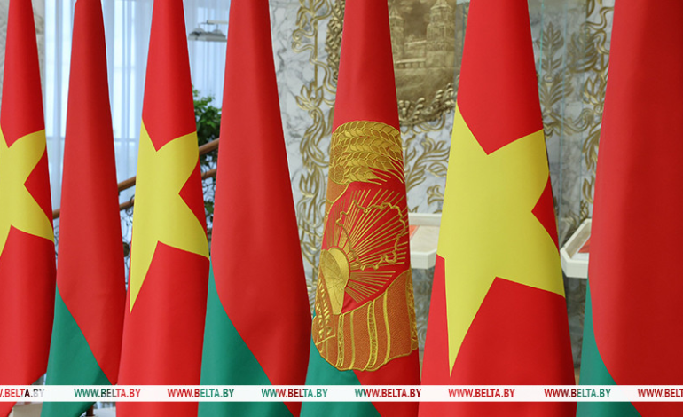 Встреча Лукашенко и генсека ЦК Компартии Вьетнама То Лама началась во Дворце Независимости