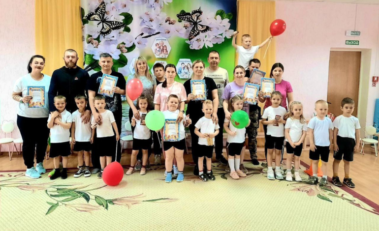 В Детском саду №4 г. Новолукомля прошел праздник ко Дню семьи