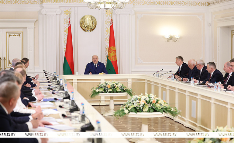 “Золото буквально под ногами”. Лукашенко актуализировал задачи по обращению с отходами