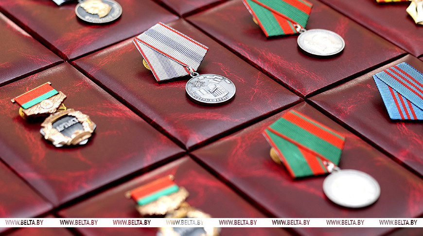 Лукашенко в преддверии священной даты – 80-летия Победы – вручил государственные награды