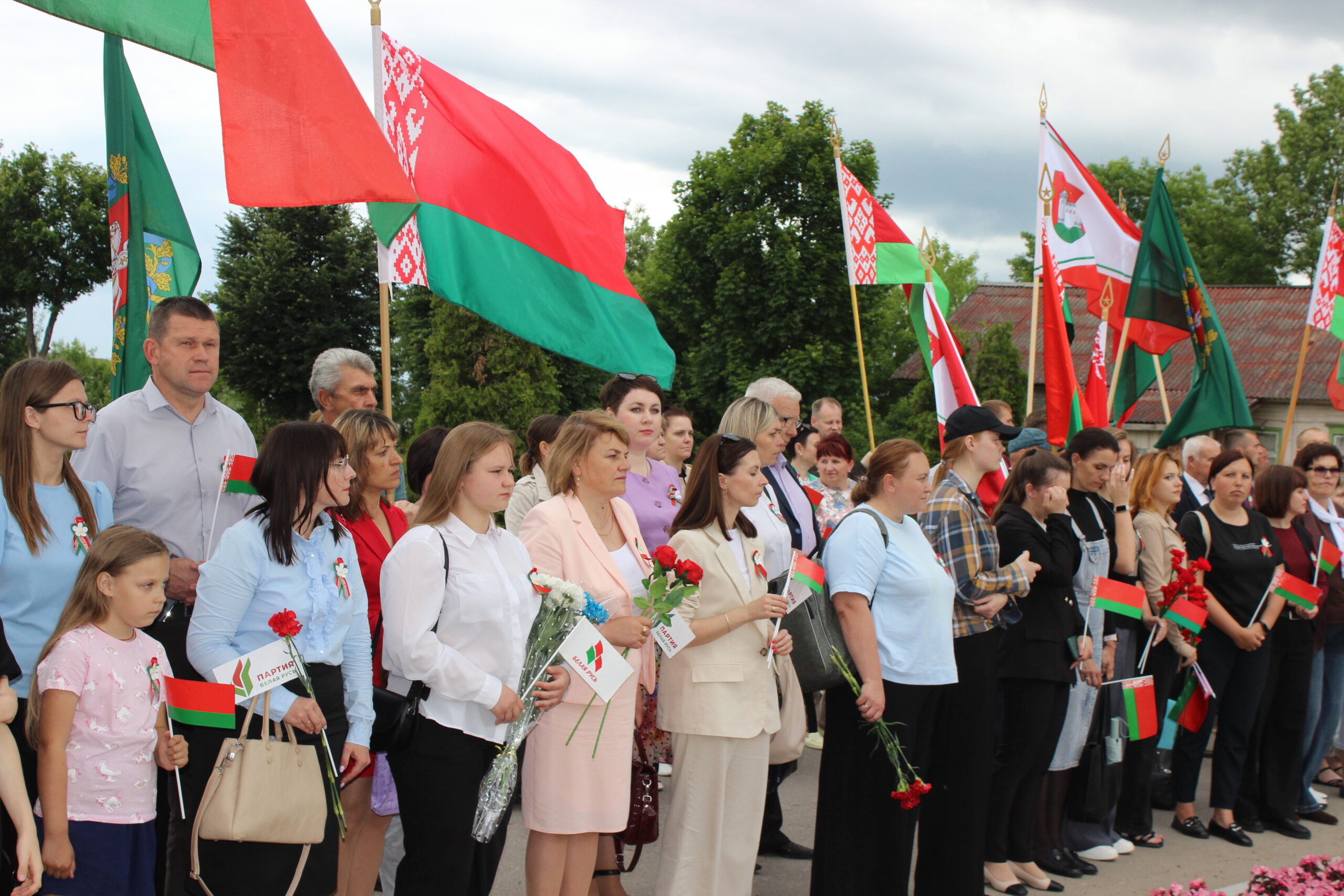 Фотофакт. В Чашниках прошел митинг, посвященный 81-й годовщине освобождения района