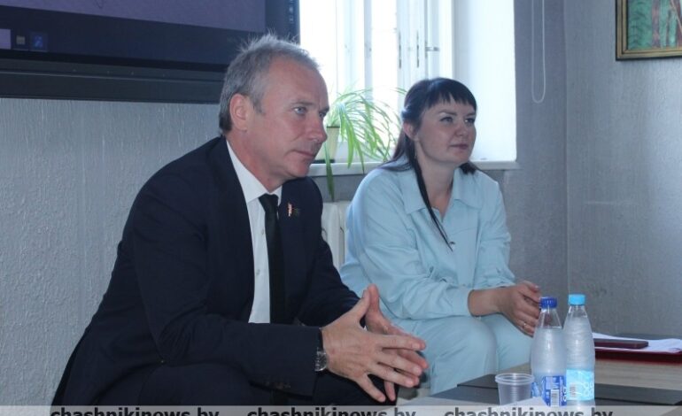 Диалоговая площадка с Виктором Азарёнком прошла в Чашниках