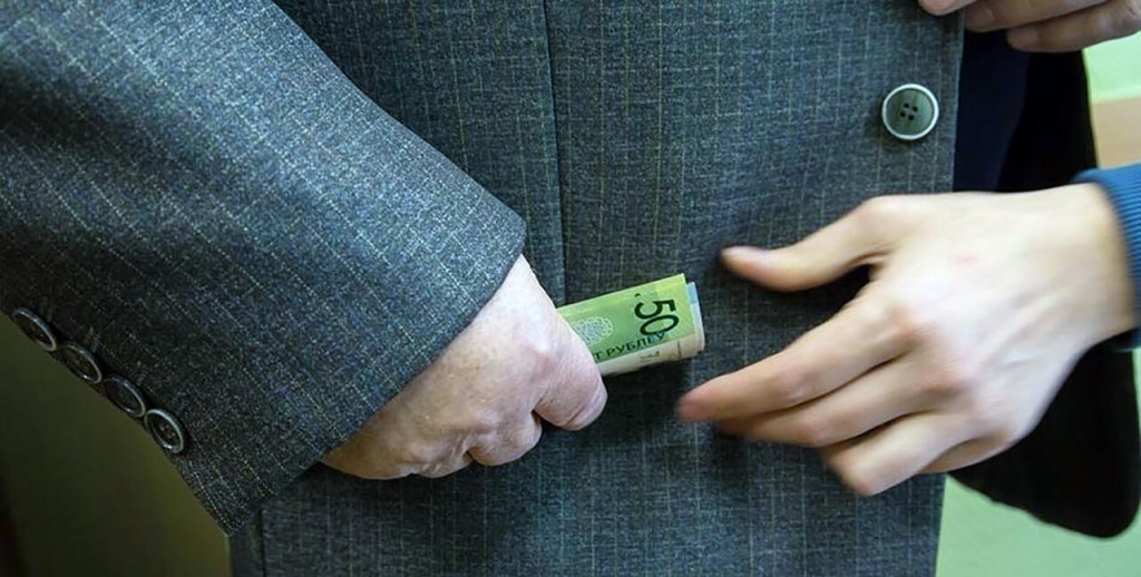 Экс-директора сельхозпредприятия обвиняют в коррупции