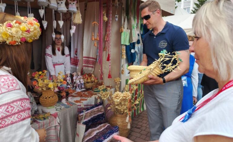 Соломенная шляпа и рог изобилия от чашникских мастеров