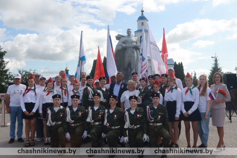 Фотофакт. Участники шестого автопробега по маршруту Архангельск — Витебская область в Чашникском районе