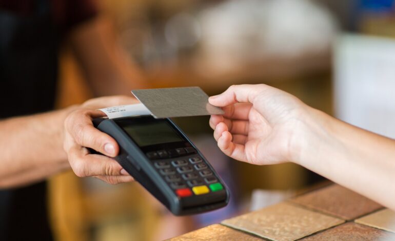 Какие товары белорусы чаще всего покупают онлайн, рассказали в Белстате 