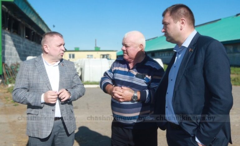 Председатель райисполкома с первым заместителем-начальником управления по сельскому хозяйству и продовольствию побывали на МТФ-1000 ОАО «Иванский-Агро»