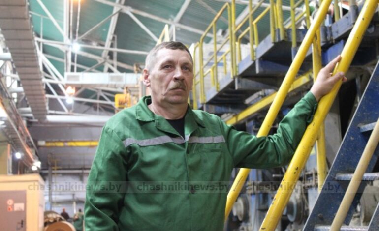 Александр Сапёлко — мастер бумажного дела