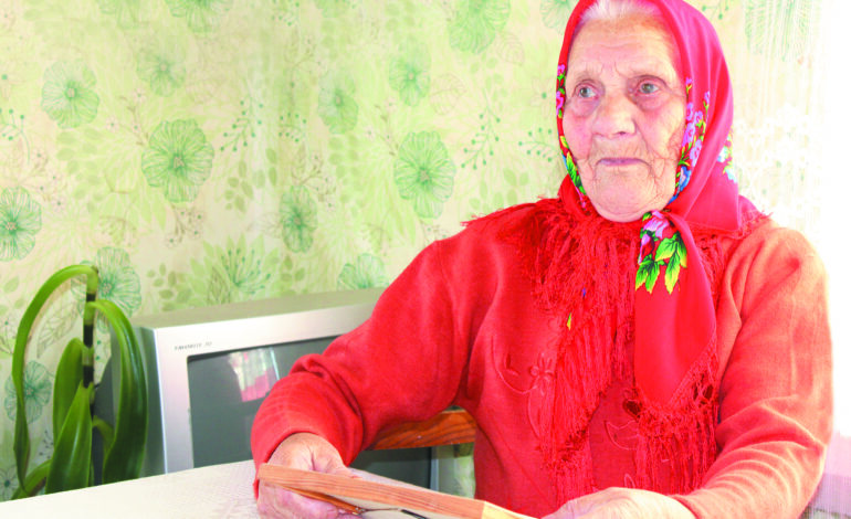 Тамаре Алексеевне Мартинович из поселка Октябрьский этим летом исполнилось 93 года