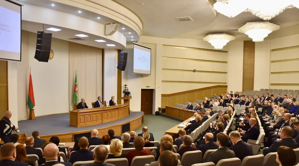 В Витебске делегаты ВНС обсуждают проект Программы социально-экономического развития нашей страны на 2026-2030 гг.