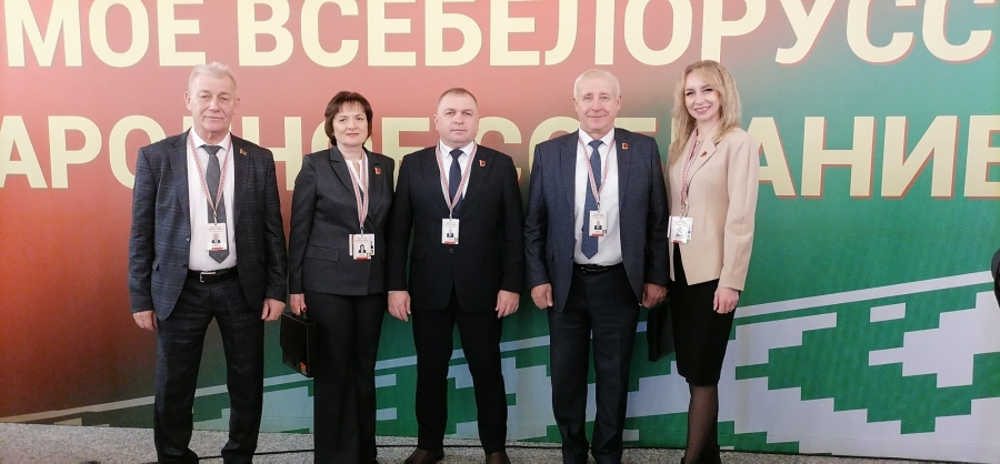 Второй день заседания ВНС. Делегаты уже собираются во Дворце Республики