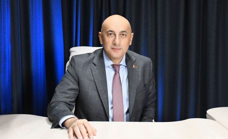 Министр информации рассказал о борьбе с фейками в TikTok и Threads