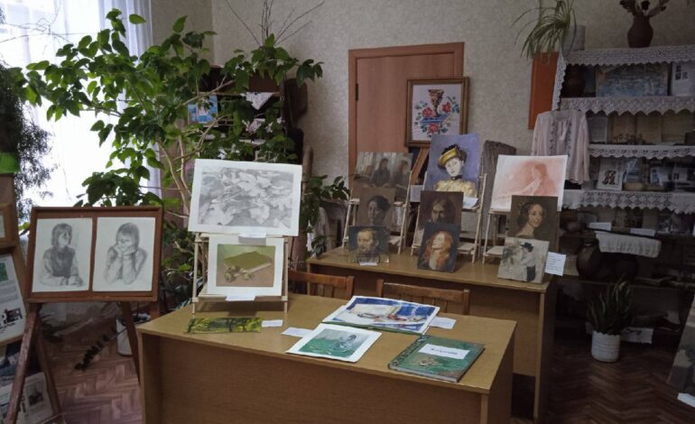 Персональная выставка юной художницы Юлии Ерёменко организована на малой родине ее близких