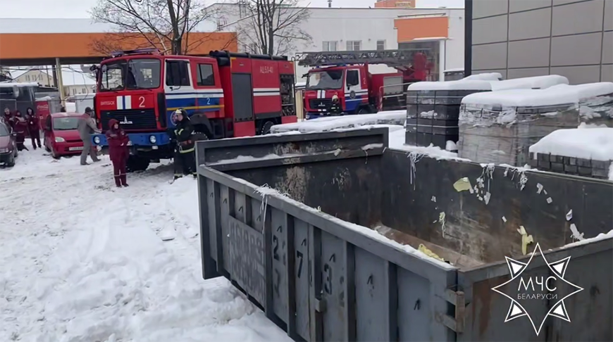 Спасатели ликвидировали пожар в неэксплуатируемом здании в Витебске