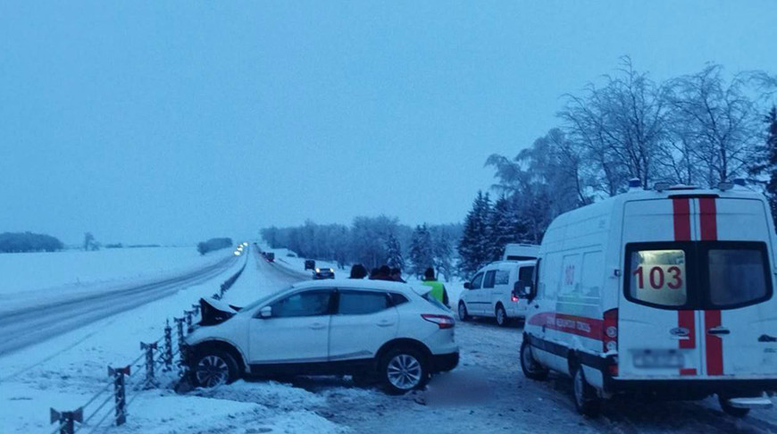 Пассажирка после ДТП вышла из авто, и ее насмерть сбил микроавтобус