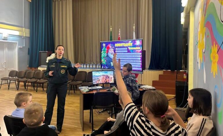 Безопасный Новый год в ритме караоке