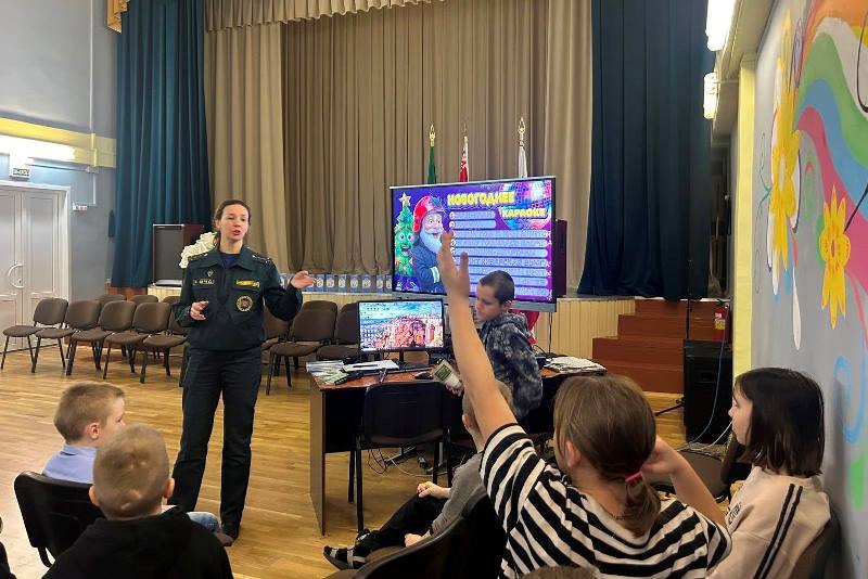 Безопасный Новый год в ритме караоке