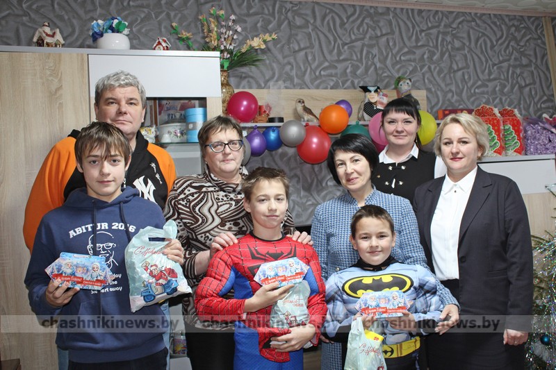 Акция «Наши дети» активно продолжает дарить радость юным жителям нашего района