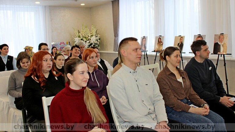 В Чашниках состоялся форум работающей молодежи «Славим женщину!»