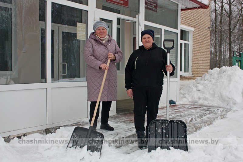 Секрет красоты от Лукашенко: снег и лопата