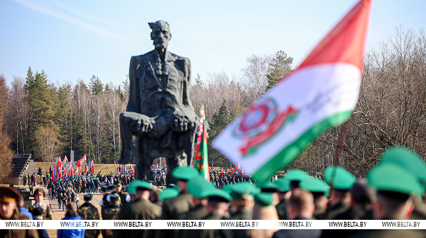 “Пусть скорбь и печаль обернутся в мужество ваше и силу”. В Хатыни сегодня проходит всенародная вахта памяти 
