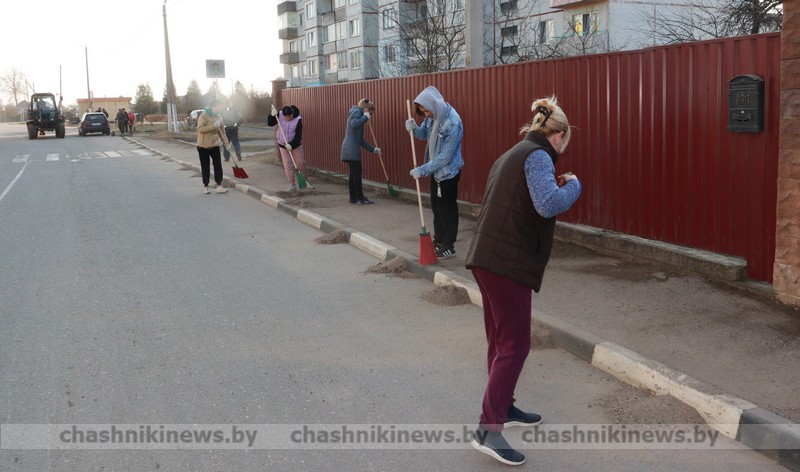 Субботник! Коммунальщики дружно приступили к уборке города
