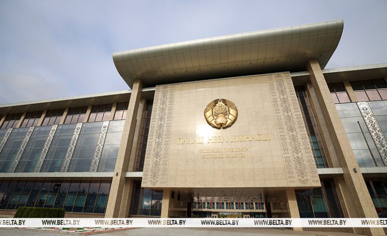 Лукашенко подписал указ о приеме в белорусское гражданство 230 человек