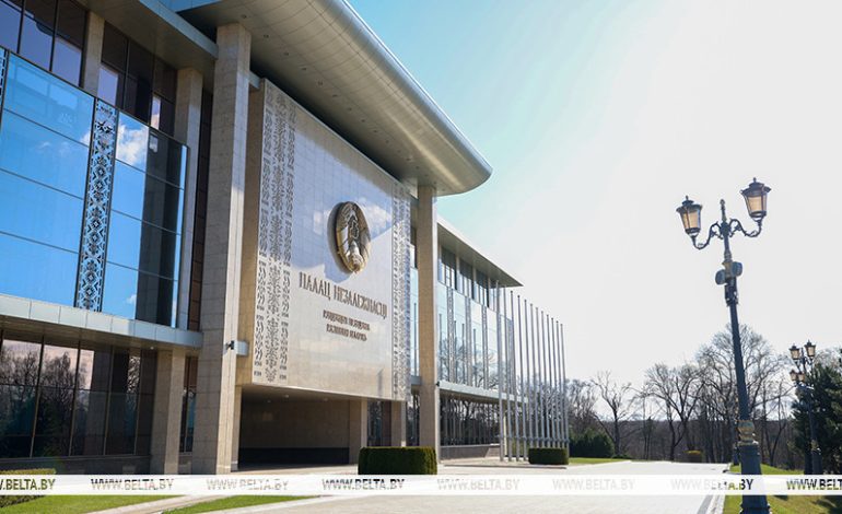 Ответственность за незаконные операции с токенами и пропаганду чайлдфри. Лукашенко подписал закон 